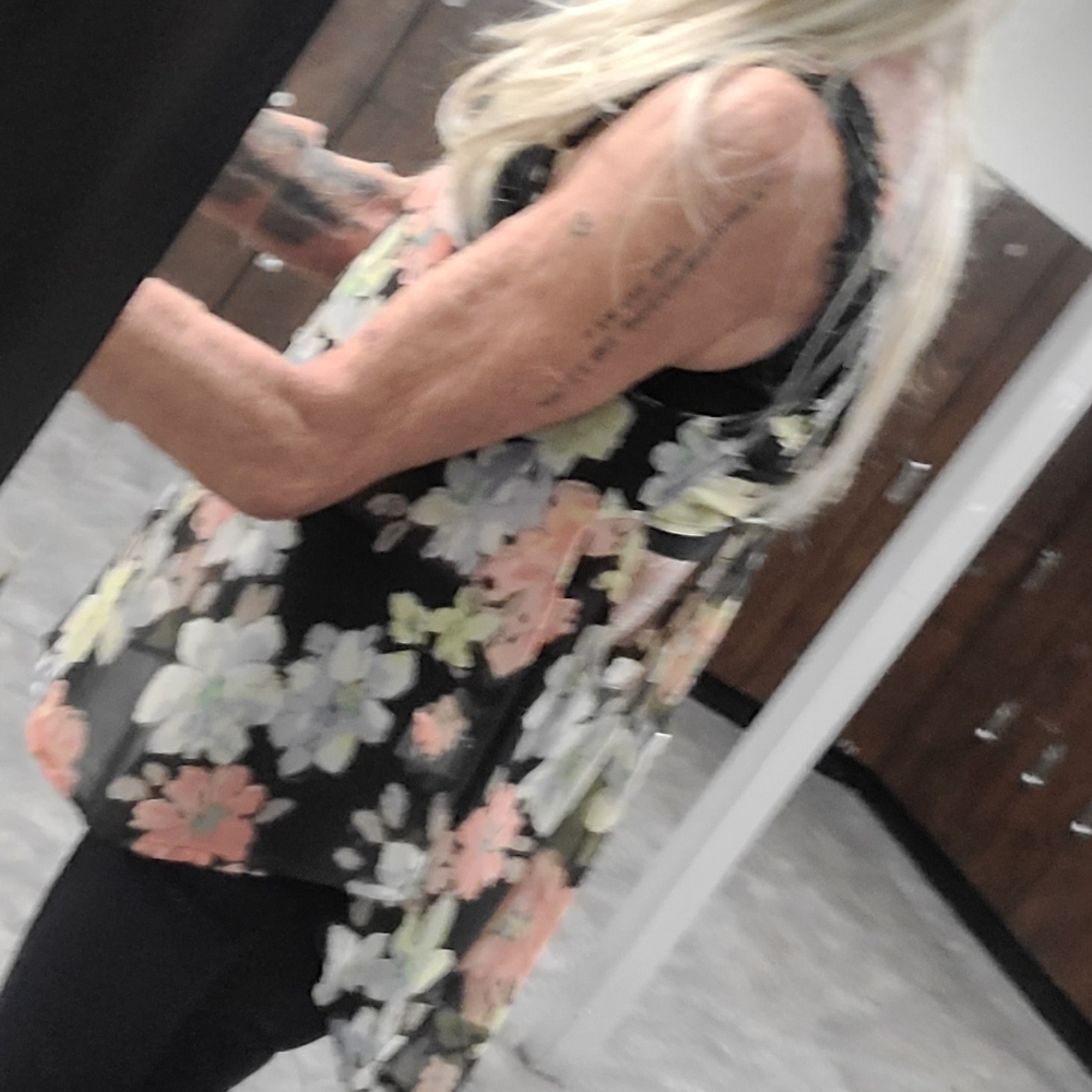 HP🔥🔥🔥Beautiful Spring Summer Floral Top sz S - Picture 12 of 15